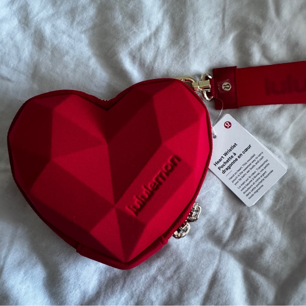 🆕❤️ Lululemon Heart Wristlet - Oxford Red - Picture 5 of 8